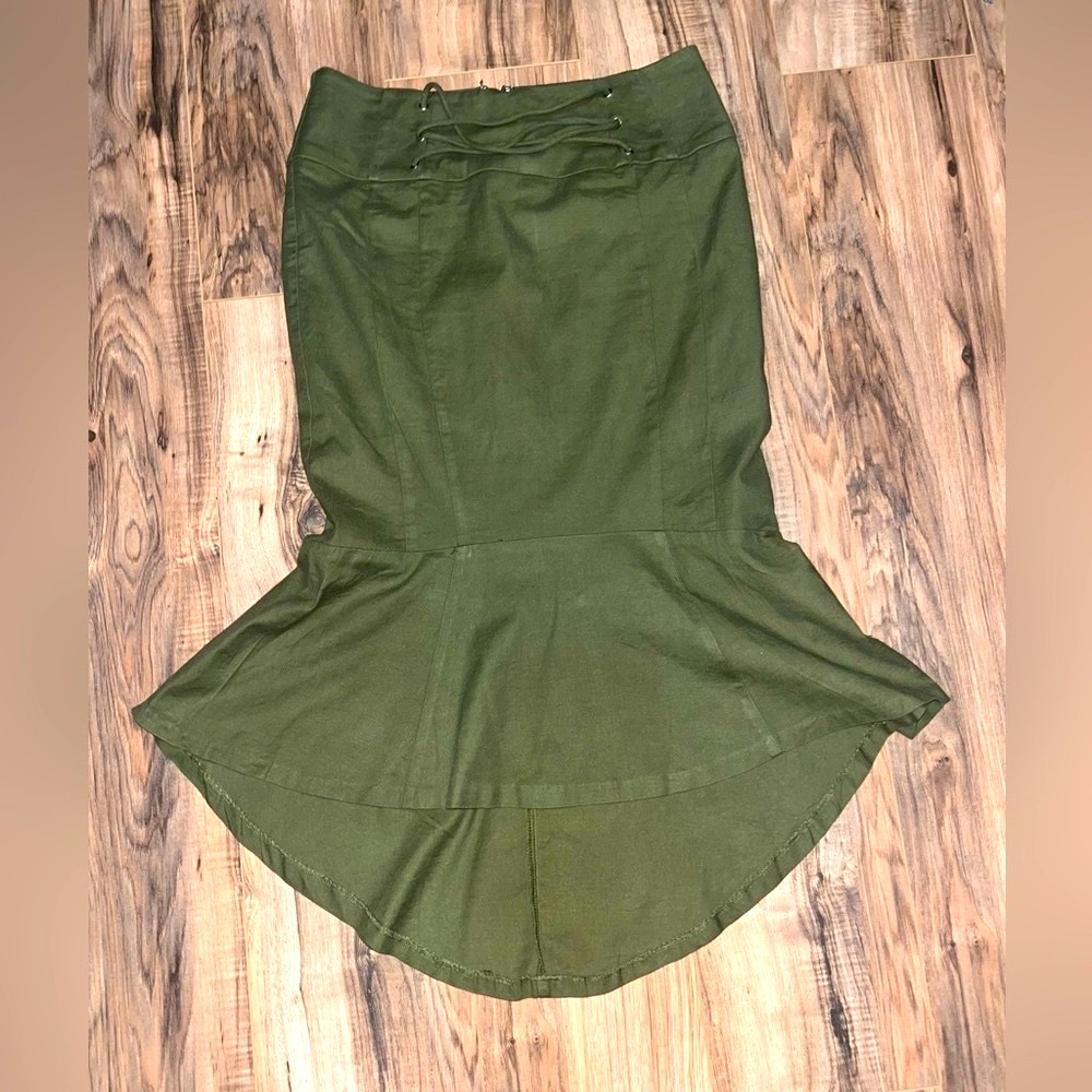 New York & Co. green skirt… high in the front, low in the back